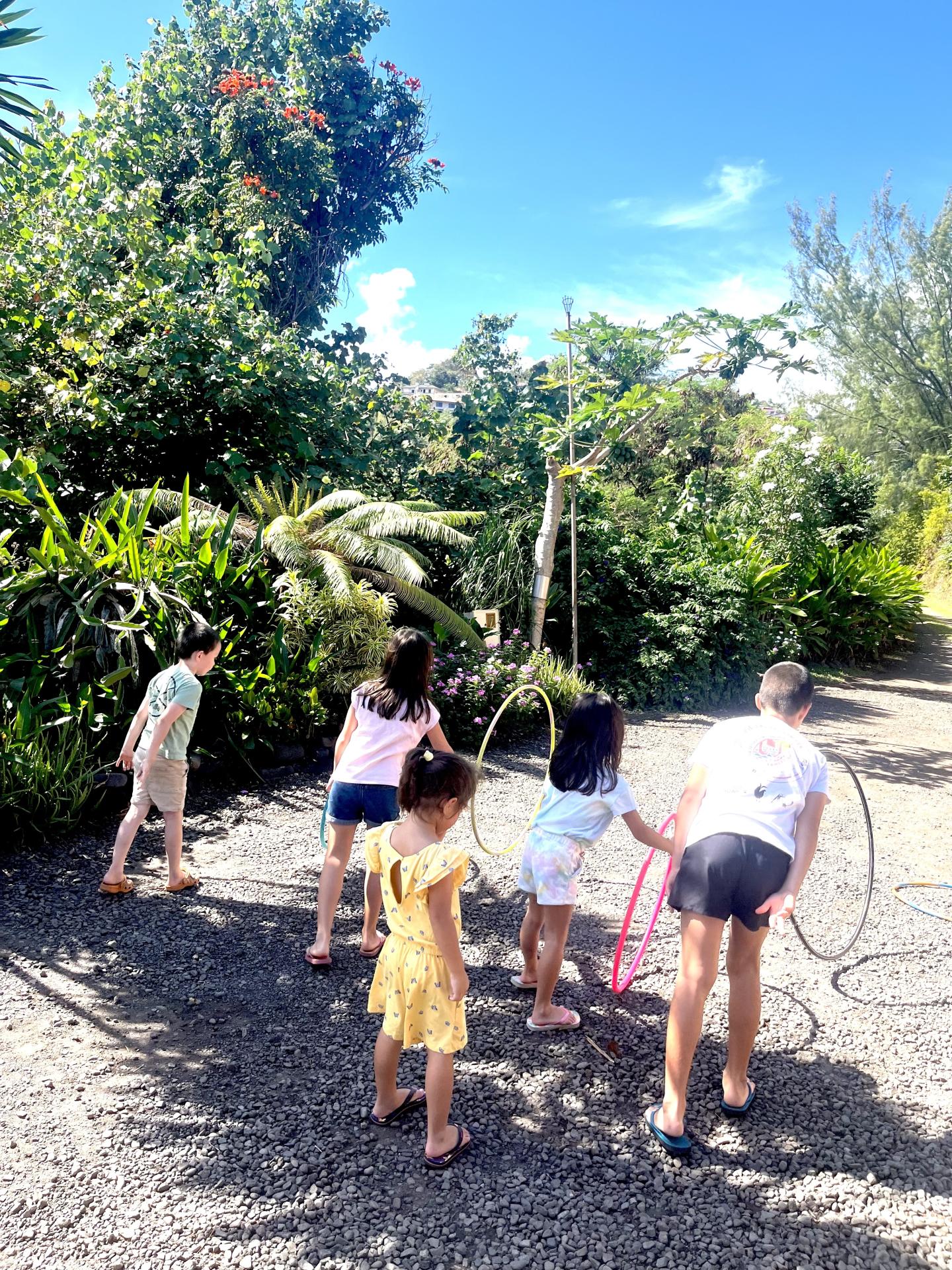 Kids hula hoop throw stage